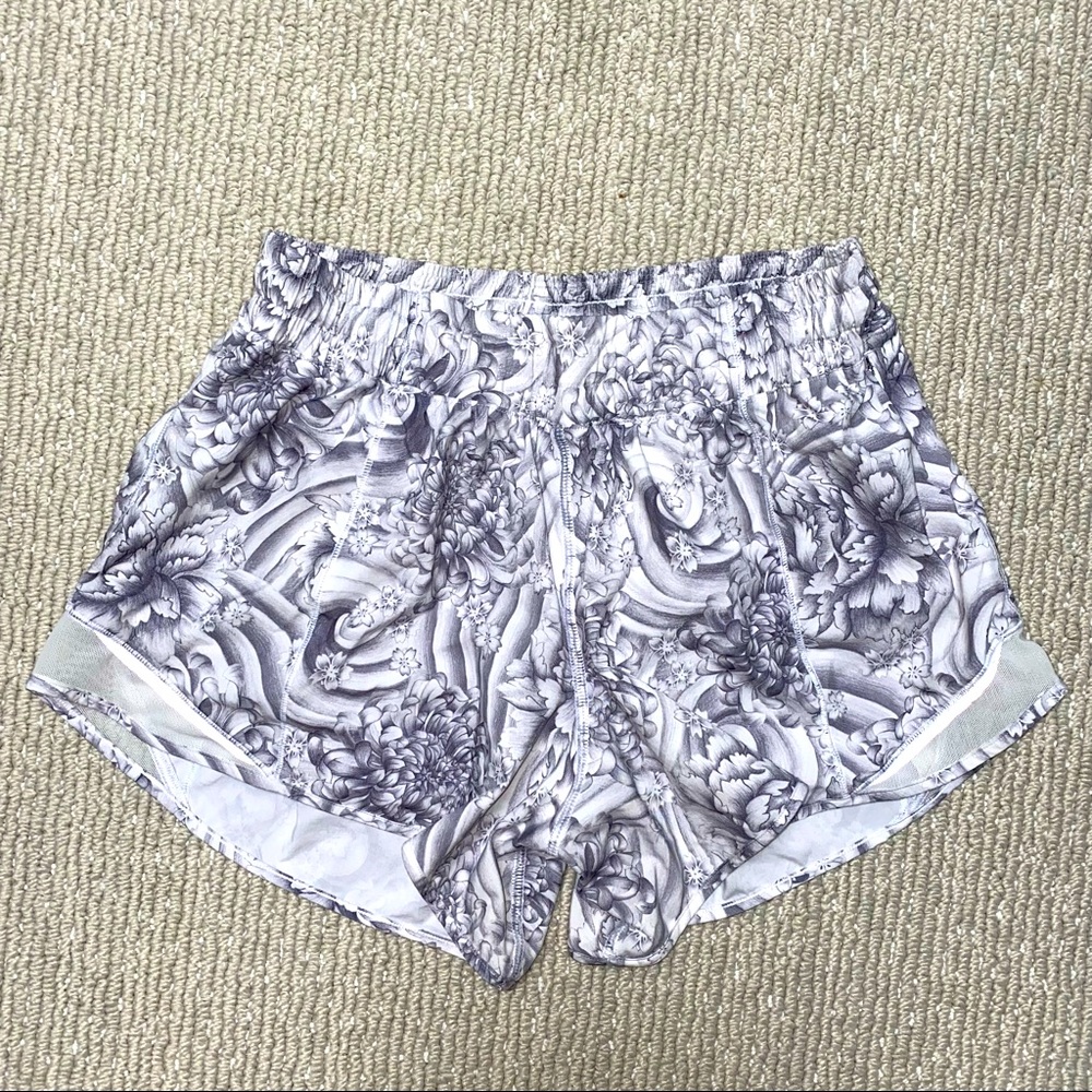 Lululemon Print Hotty Hot Shorts